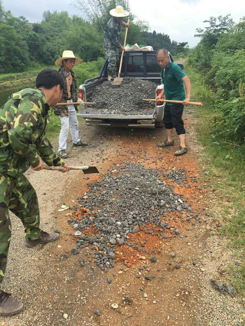 维养中心加强渠堤公路管护保安全