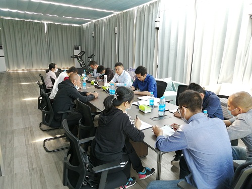 省袁管局召开青年理论学习班