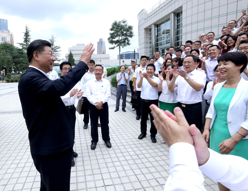 习近平在甘肃考察时强调 坚定信心开拓创新真抓实干 团结一心开创富民兴陇新局面