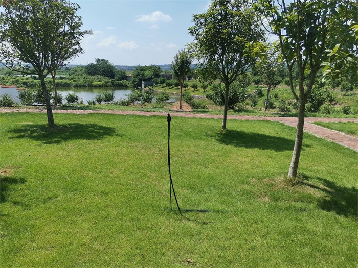 省灌溉试验中心站常务副站长谢亨旺指导灌区管道节水示范建设