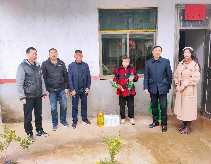 省袁管局深入帮扶村开展春节前走访慰问活动