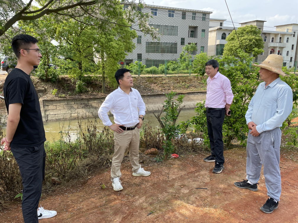 省袁管局开展沿渠排水管口排查工作