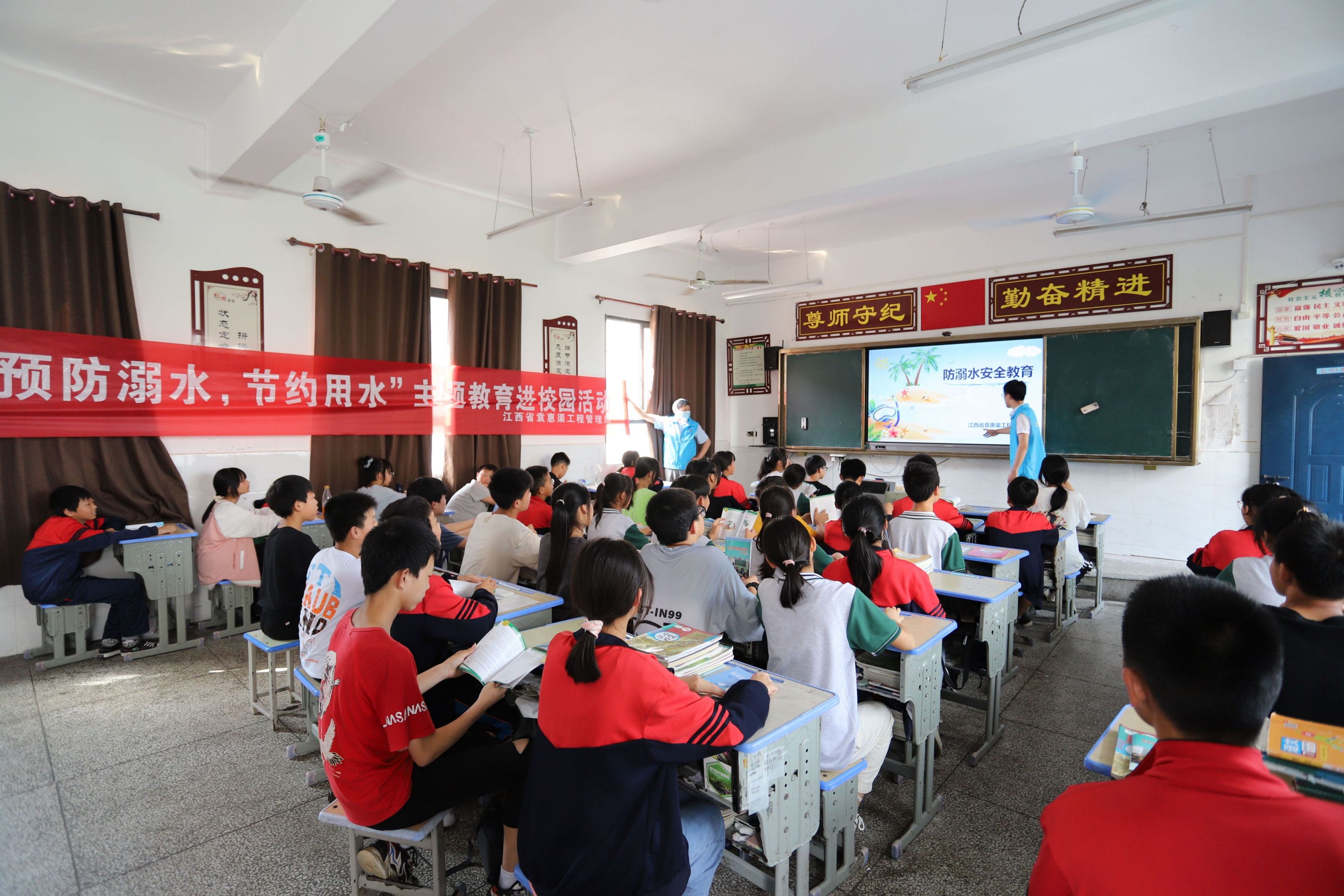省袁管局开展“预防溺水,节约用水”主题教育进校园活动 省袁管局开展“预防溺水,节约用水”主题教育进校园活动
