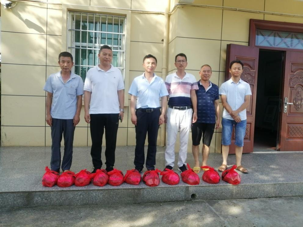 夏日抗高温   工会送清凉