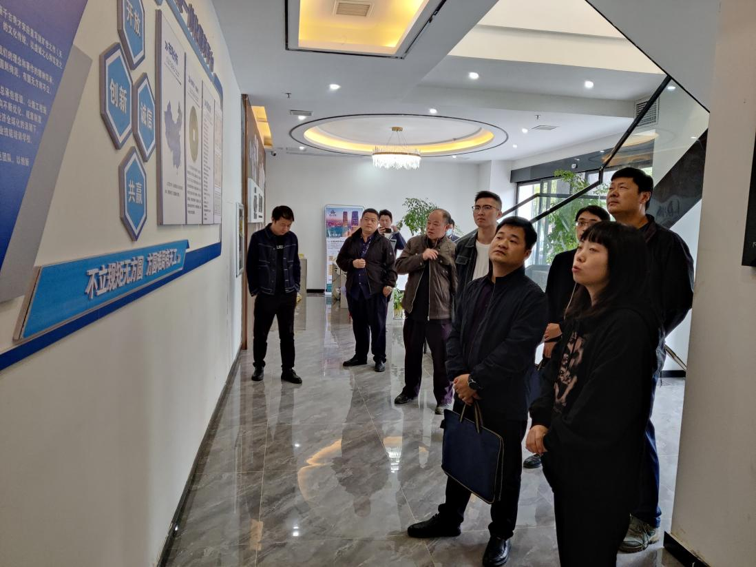 省袁管局领导率队深入灌区项目施工企业推动项目建设