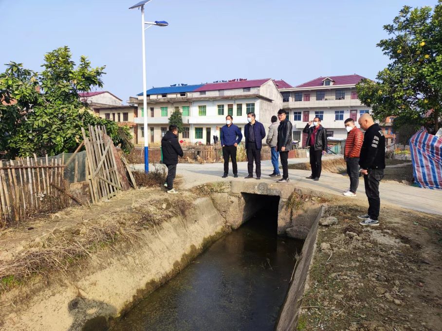 抢抓冬修好时节 清淤疏渠惠民生