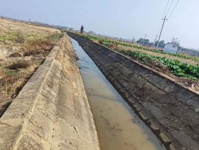 抢抓冬修好时节 清淤疏渠惠民生