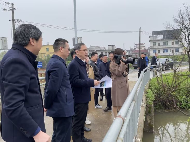 新余市副市长、袁惠渠市级河长贺利华 到袁惠渠巡河督导