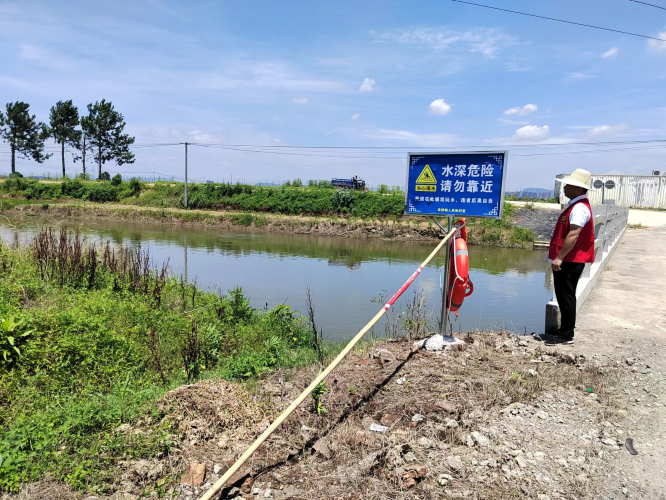 一抹“志愿红”全力守护酷夏平安 ——省袁管局开展“平安护夏”系列志愿服务活动