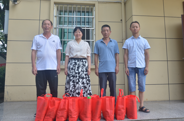 酷暑送清凉   关爱沁人心