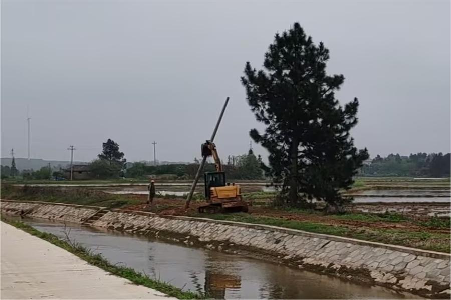 清理渠堤“四乱” 保护渠堤安全 清理渠堤“四乱” 保护渠堤安全
