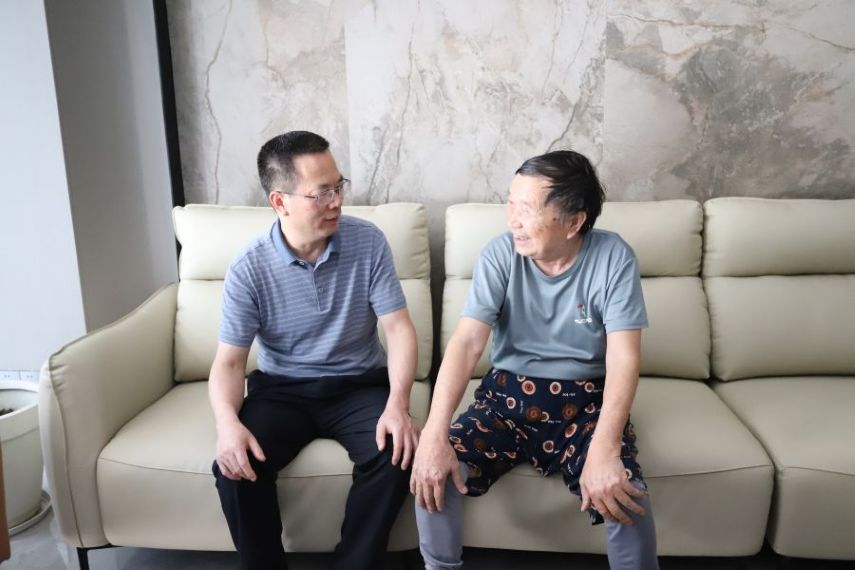 省袁管局开展“七一”走访慰问暨 “光荣在党50年”纪念章颁发活动